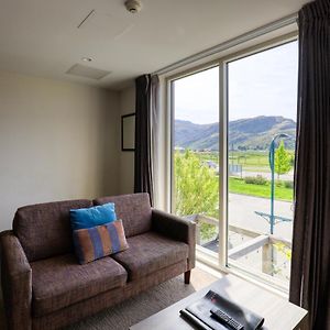 One-Bedroom Apartment King Bed